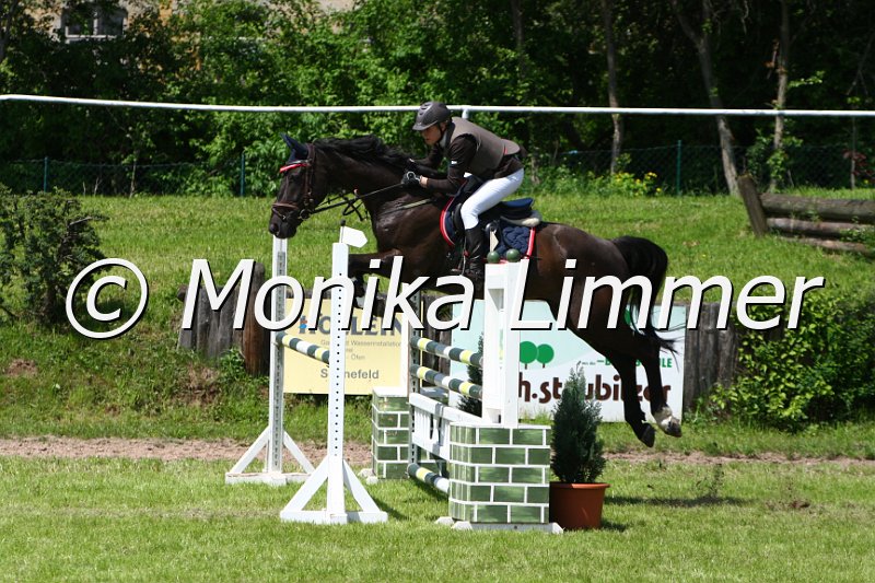 005M5259_Spezialist_L Springen.JPG